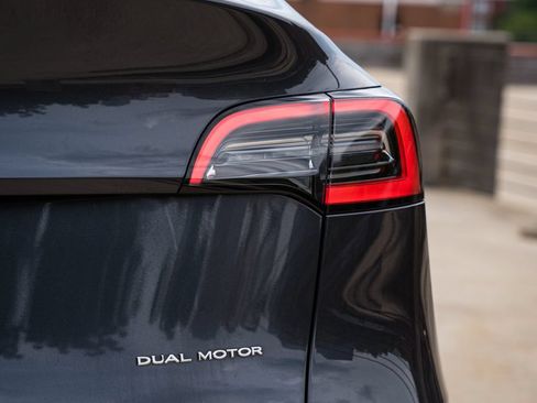 Used 2024 Tesla Model Y Long Range AWD/4WD image 5