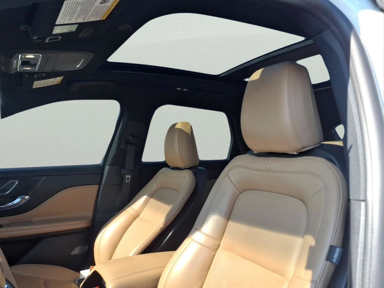Used 2022 Lincoln Corsair Reserve w/ Elements Package FWD image 17