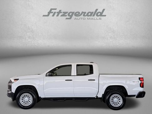 Used 2024 Chevrolet Colorado W/T AWD/4WD image 3