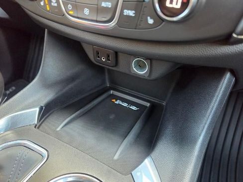 Used 2022 Chevrolet Traverse LT AWD/4WD image 21