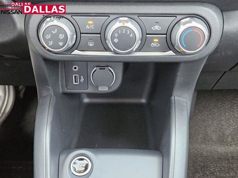 New 2025 Nissan Kicks Play S image 18