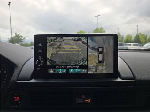 Used 2025 Honda Pilot TrailSport image 28
