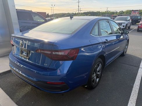 Used 2024 Volkswagen Jetta SE image 4