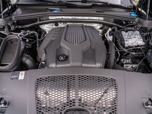 New 2026 Porsche Macan Turbo AWD/4WD image 30