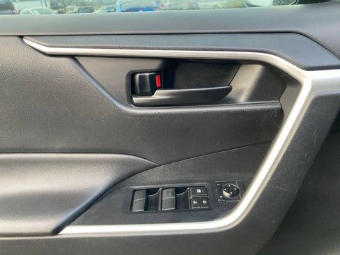 Certified 2021 Toyota RAV4 LE FWD image 12