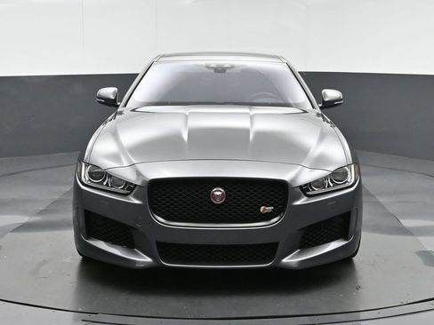 Used 2019 Jaguar XE S image 2