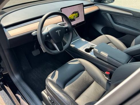 Used 2025 Tesla Model Y Long Range AWD/4WD image 13