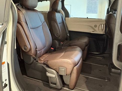 Used 2024 Toyota Sienna Platinum AWD/4WD image 14
