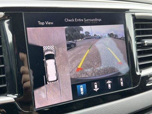 Used 2020 Chrysler Pacifica Touring-L Plus w/ Advanced Safetytec Group FWD image 24