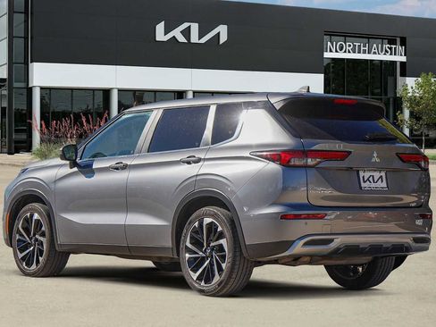 Used 2023 Mitsubishi Outlander SE image 5