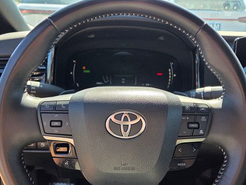 Used 2025 Toyota Camry SE image 24