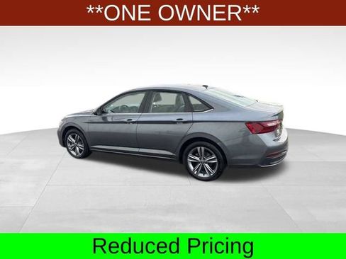 Used 2024 Volkswagen Jetta SE image 4