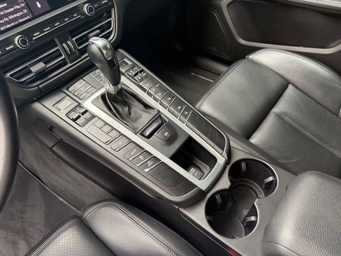 Certified 2020 Porsche Macan AWD/4WD image 17