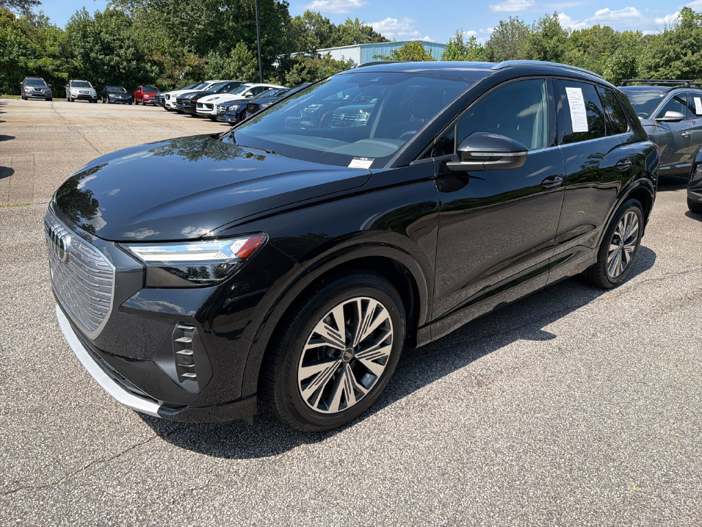Used 2023 Audi Q4 e-tron Premium Plus RWD image 3