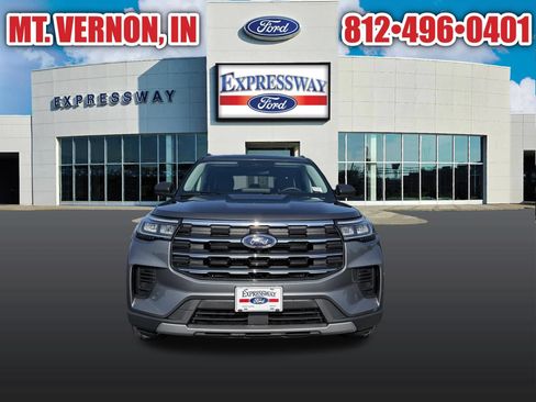 Used 2025 Ford Explorer Active AWD/4WD image 3