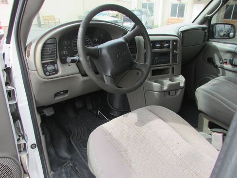 Used 2004 Chevrolet Astro RWD image 9