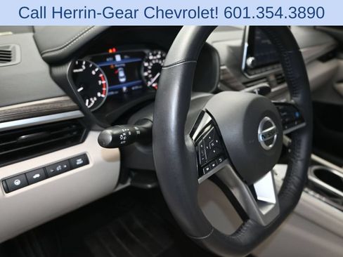 Used 2021 Nissan Altima 2.5 SL FWD image 12