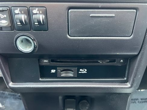Used 2015 Toyota Sienna SE Premium FWD image 35