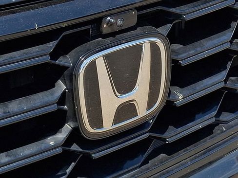 Used 2025 Honda Pilot Black Edition image 29