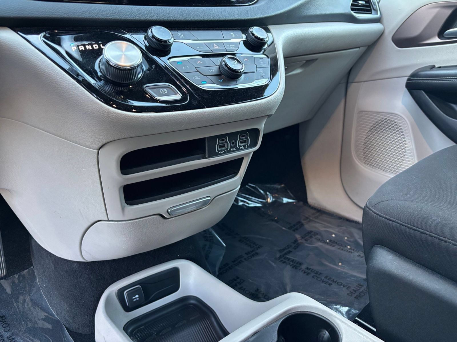 Used 2023 Chrysler Voyager LX FWD image 43