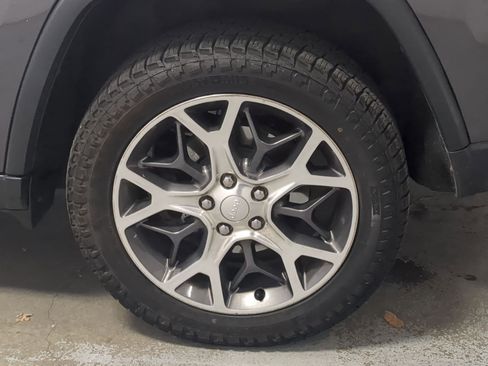 Used 2019 Jeep Grand Cherokee Limited w/ Luxury Group II AWD/4WD image 19