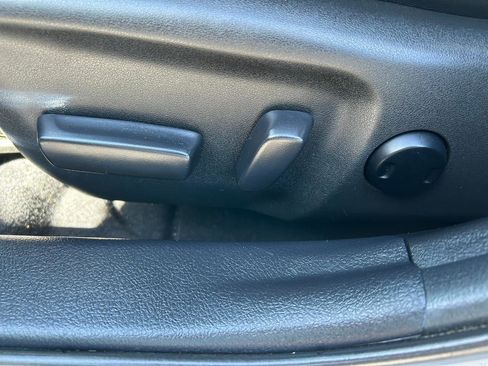 Used 2015 Toyota Camry XLE w/ Moonroof Package FWD image 10