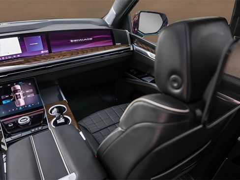 Certified 2025 Cadillac Escalade Sport Platinum w/ LPO, ONYX Package image 30