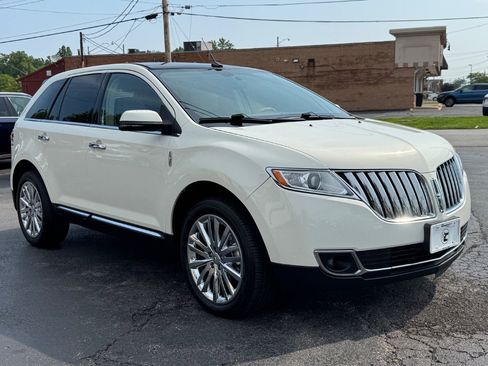 Used 2012 Lincoln MKX AWD image 4