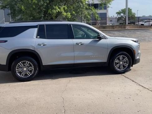 Used 2026 Chevrolet Traverse LT w/ Driver Confidence Package FWD image 9