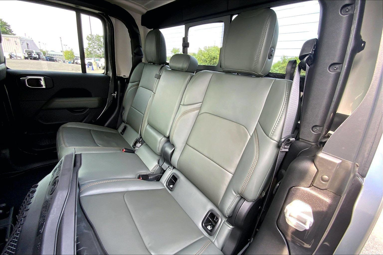 Certified 2025 Jeep Gladiator Mojave w/ Safety Group AWD/4WD image 20