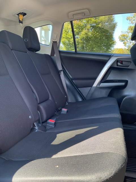 Used 2018 Toyota RAV4 LE AWD/4WD image 18