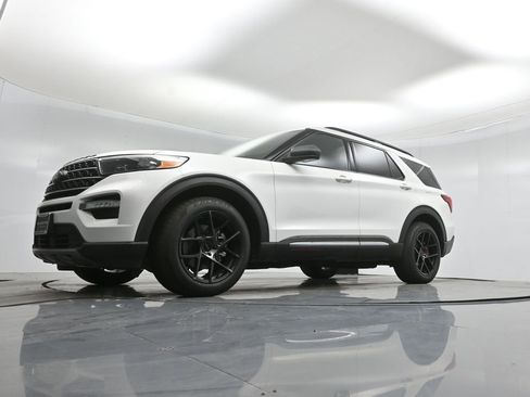 Certified 2020 Ford Explorer XLT w/ Equipment Group 202A image 47