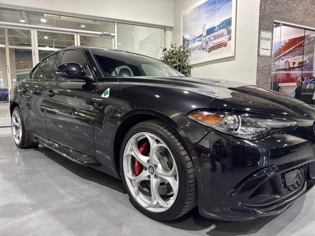 Used 2018 Alfa Romeo Giulia Quadrifoglio w/ Driver Assist Dynamic Package RWD image 17