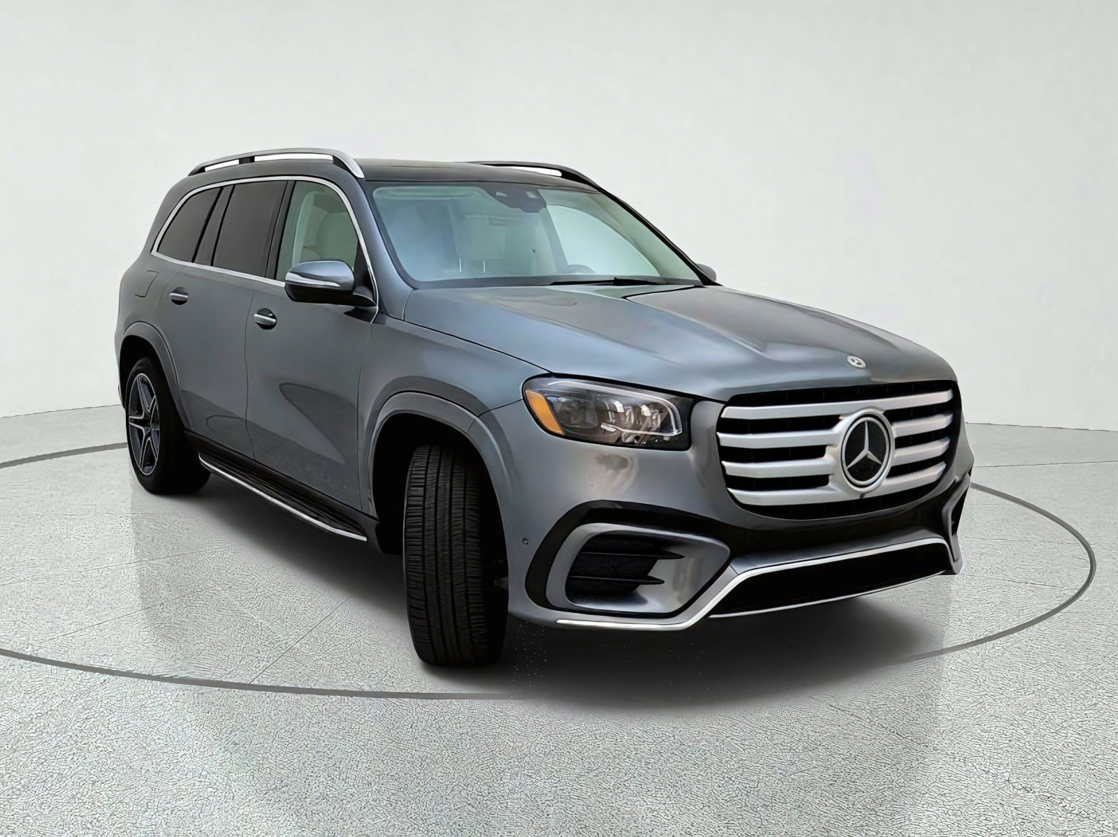 Used 2025 Mercedes-Benz GLS 450 4MATIC w/ AMG Line Exterior image 4