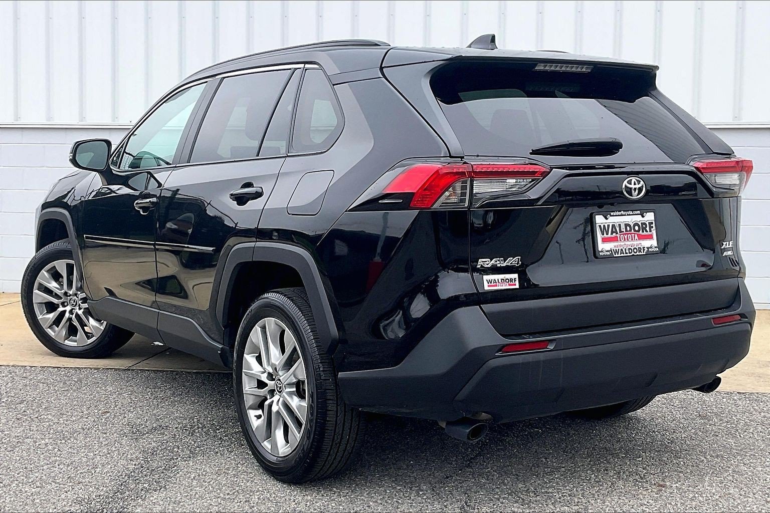 Used 2024 Toyota RAV4 XLE Premium w/ Weather Package AWD/4WD image 15