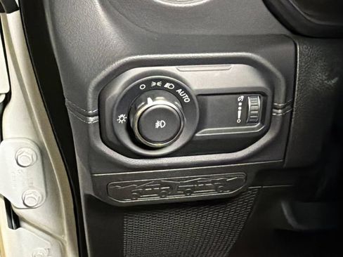 Used 2024 Jeep Wrangler Unlimited Sahara AWD/4WD image 20