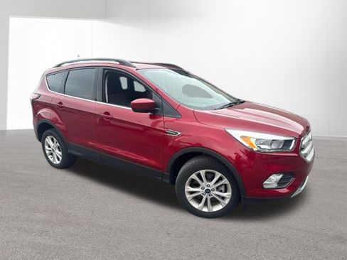 Used 2018 Ford Escape SE w/ SE Sync 3 Package AWD/4WD image 3