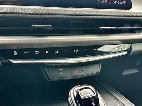 Used 2025 Cadillac XT4 Premium Luxury image 16