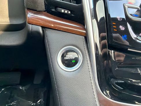 Used 2019 Cadillac Escalade Luxury AWD/4WD image 34