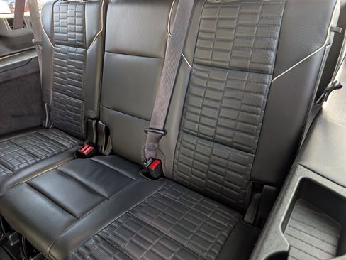 Certified 2023 Cadillac Escalade ESV V AWD/4WD image 18