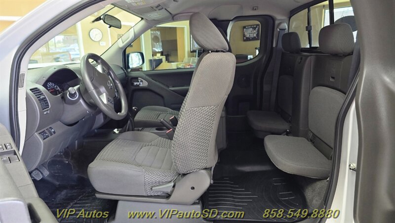 Used 2018 Nissan Frontier SV RWD image 17