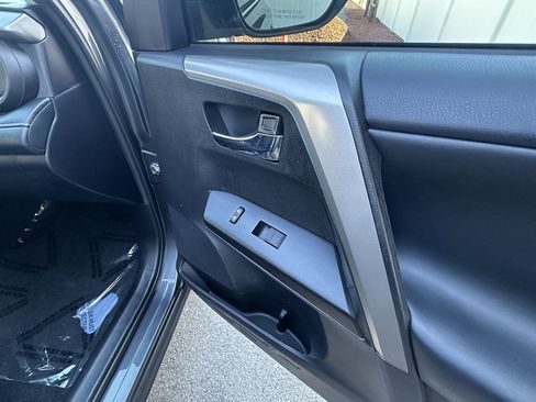 Used 2018 Toyota RAV4 XLE AWD/4WD image 38