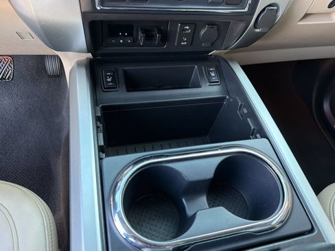 Used 2016 Nissan Titan SL RWD image 17