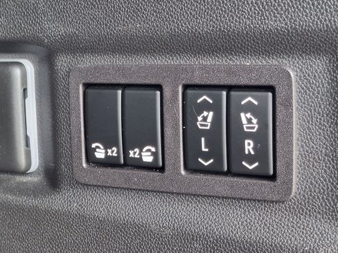 Used 2023 GMC Yukon Denali Ultimate w/ LPO, Floor Liner Package AWD/4WD image 11