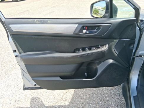 Used 2019 Subaru Outback 2.5i Premium AWD/4WD image 11