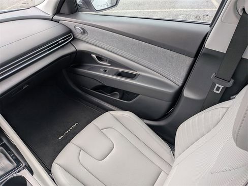 Certified 2025 Hyundai Elantra Limited image 15
