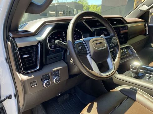 Used 2023 GMC Sierra 1500 Denali AWD/4WD image 2