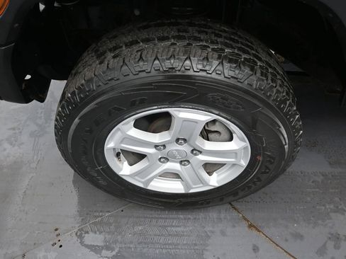 Used 2020 Jeep Wrangler Sport image 29