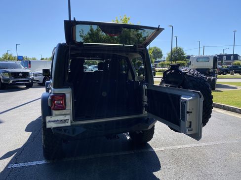Used 2023 Jeep Wrangler Unlimited Rubicon w/ LED Lighting Group AWD/4WD image 11