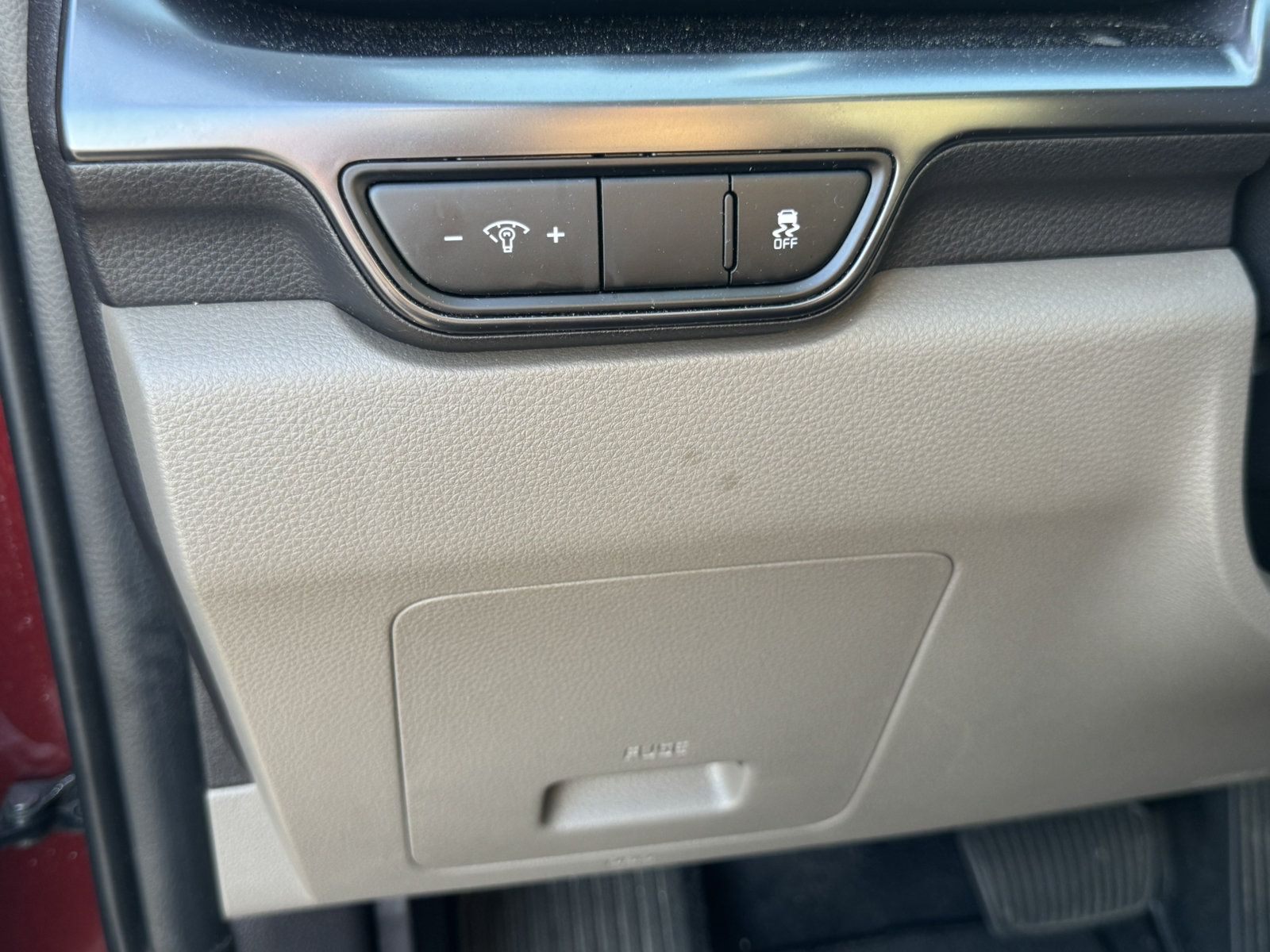 Used 2025 Kia Carnival FWD image 34
